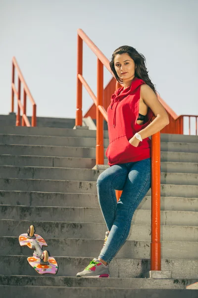 Cool  girl with skateboard. — Stock Photo, Image