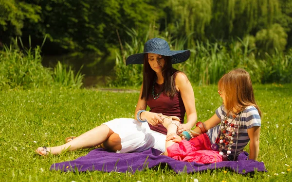 Mother and daughter little girl having picnic in park — Stock Photo, Image