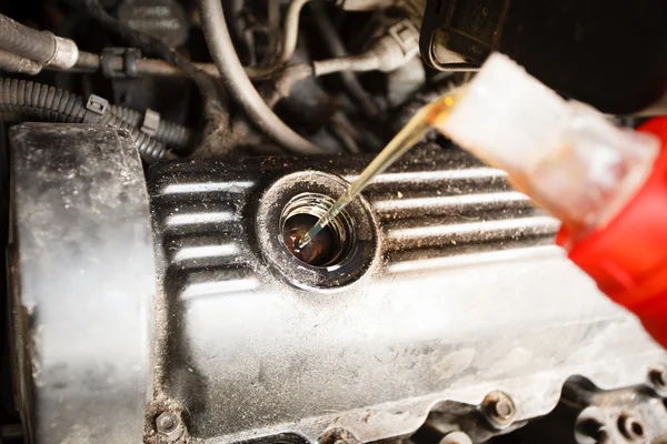 Aceite de motor, motor del coche de cerca —  Fotos de Stock