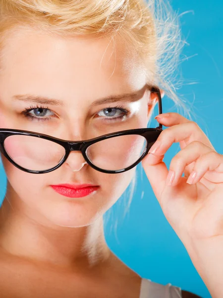 Frau mit Brille — Stockfoto