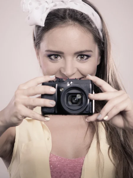 Woman taking photo with camera. — Stock Photo, Image