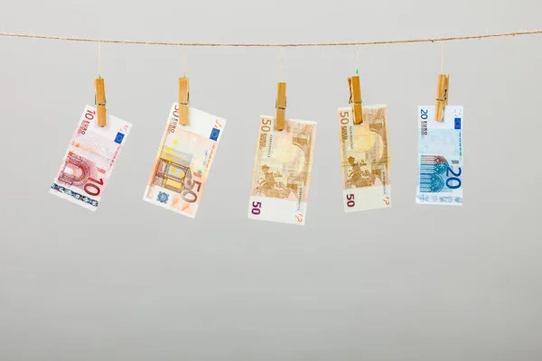 Bankbiljetten op Wasserij regel — Stockfoto
