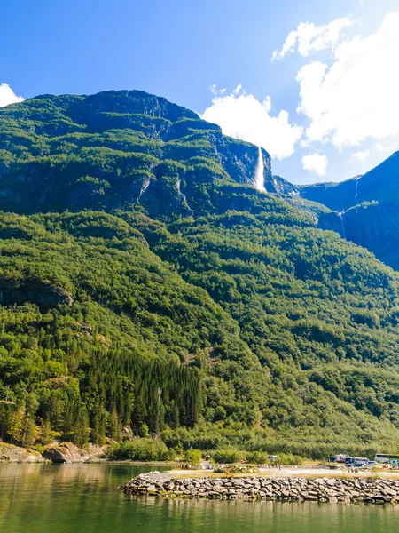 Montanhas e fiordes na Noruega . — Fotografia de Stock