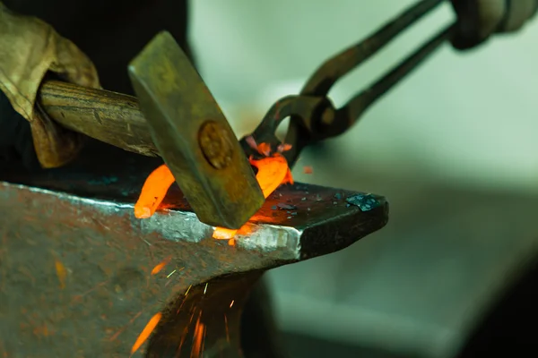 Hammering glowing steel. — Stock Photo, Image