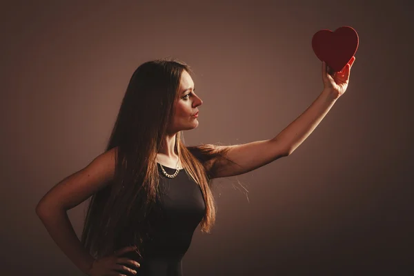 Vrouw met valentines vak — Stockfoto