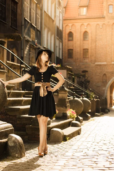 Girl  standing on street — Stock Photo, Image