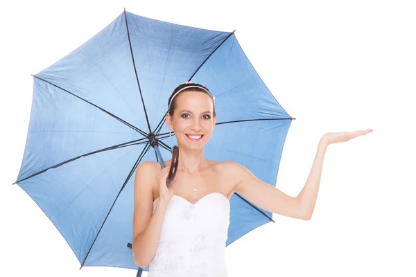Novia sosteniendo paraguas — Foto de Stock