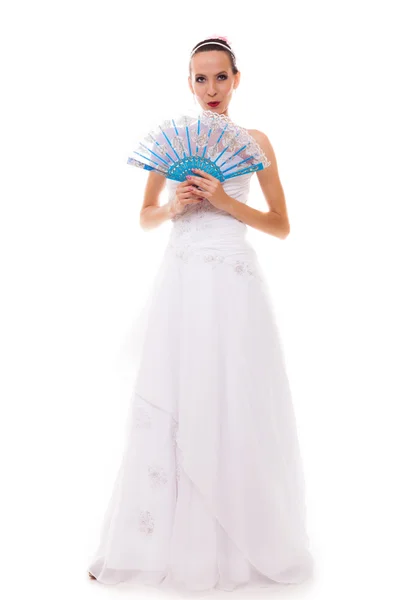 Sposa in abito bianco con ventilatore blu — Foto Stock