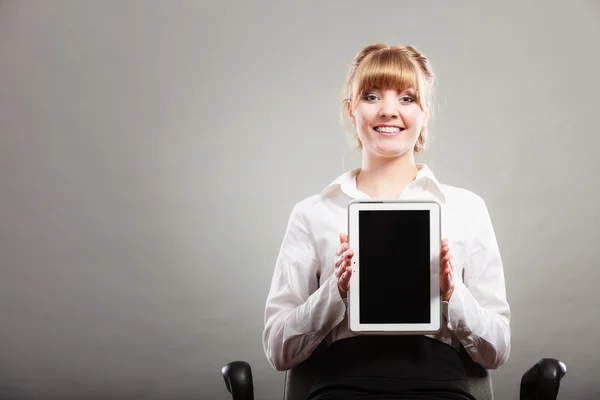 Elegante tablet mulher de negócios — Fotografia de Stock