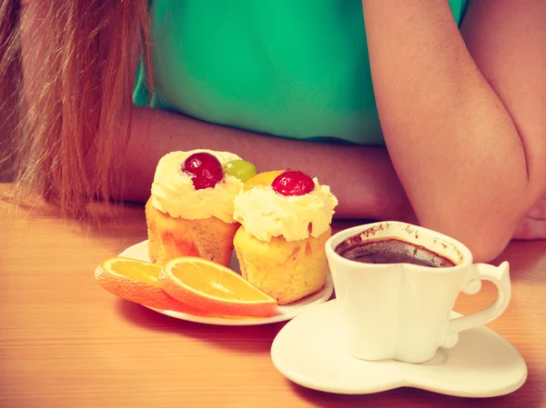 Woman with coffee cup — Stock Photo, Image