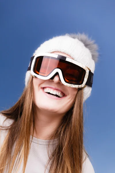 Femme portant des lunettes de ski — Photo
