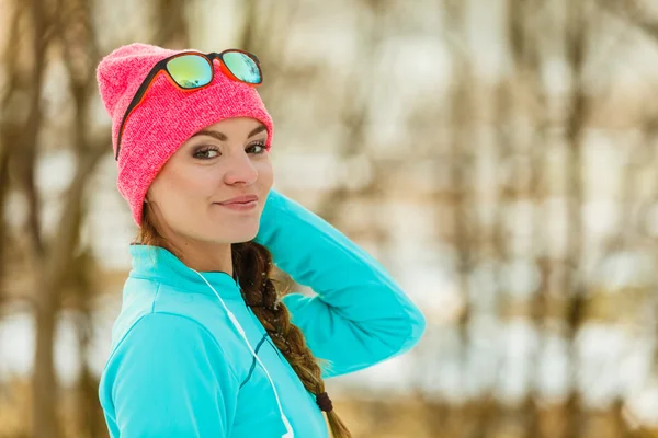 Mujer fitness sonriendo —  Fotos de Stock