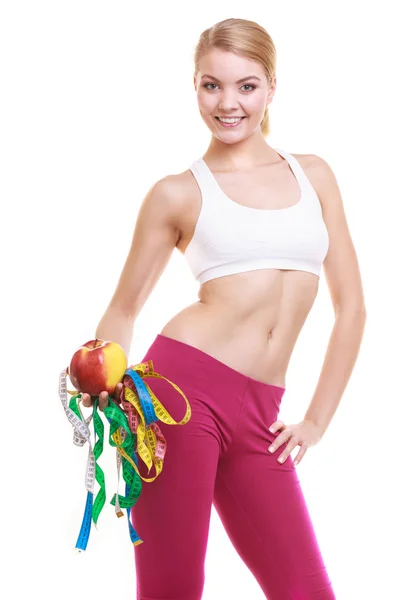 Mujer feliz sosteniendo medidas de manzana y cinta . —  Fotos de Stock