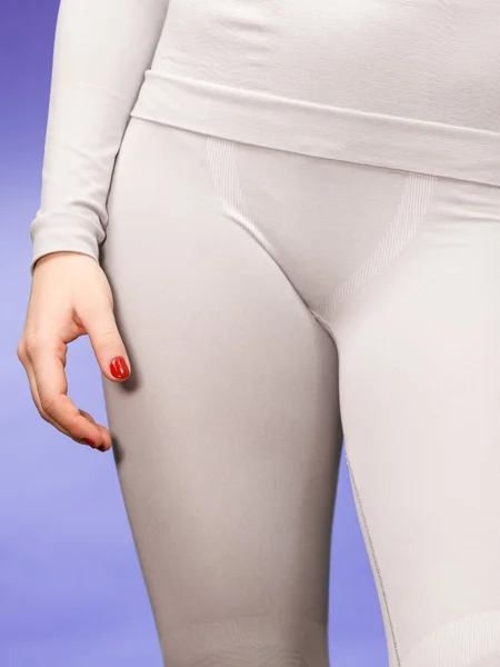Mulher em roupa interior térmica top ang leggings — Fotografia de Stock