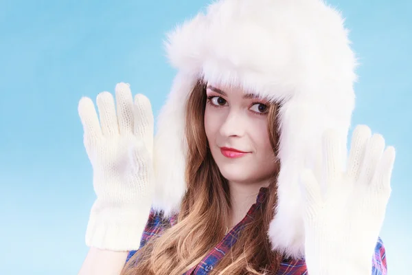 Young woman in winter clothing fur cap — Stock Photo, Image