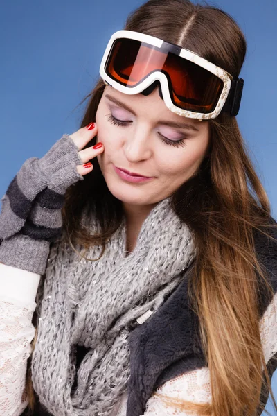 Woman skier  wearing googles — Stok fotoğraf