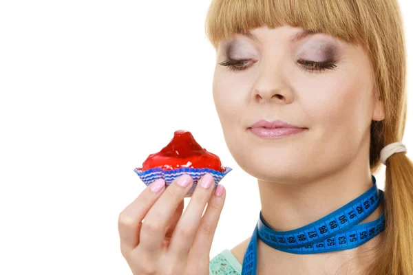 Donna che tiene cupcake — Foto Stock