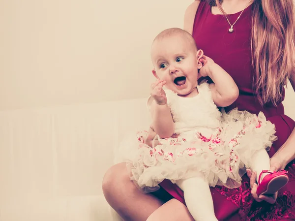 Happy baby girl on mother knees. — Stock Photo, Image