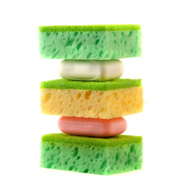 Beyaz arka plan üzerinde izole mutfak süngerler