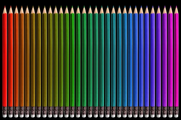 黒の背景に分離した色の鉛筆をクローズ アップ — ストック写真