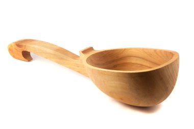 Tahta kaşık beyaz arkaplanda izole edildi