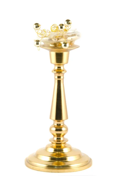 Gold Kerzenständer auf weißem Hintergrund — Stockfoto