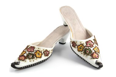 Beyaz arka plan üzerinde izole kadın ayakkabı çifti