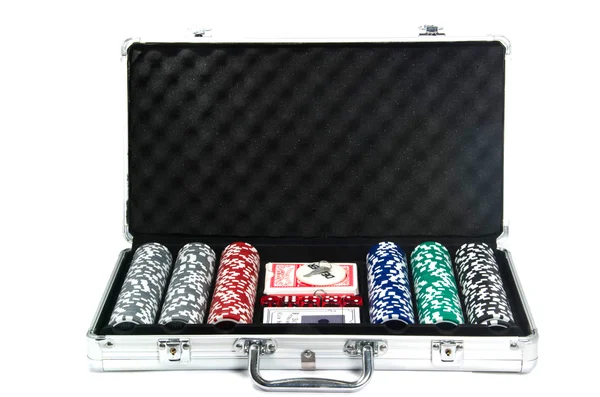 ポーカーセット付きのアルミ製スーツケース — ストック写真