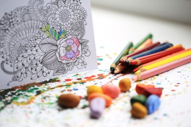 Sanat ve renk terapisi. Anti stres boyama kitabı Yetişkin.