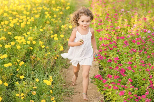 Little girl on nature — Stock Photo, Image