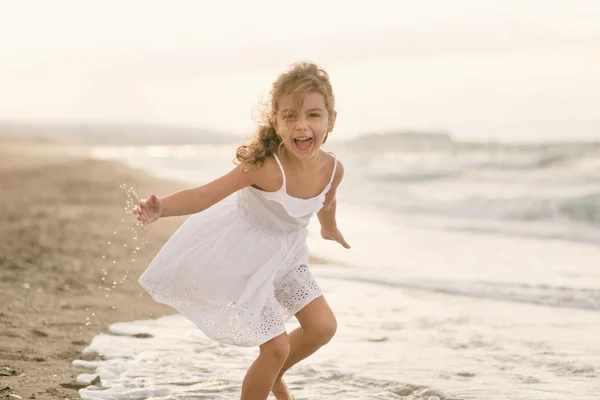 Little girl on beach — Stock Photo, Image