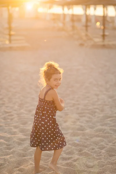 Little girl on beach — Stock Photo, Image