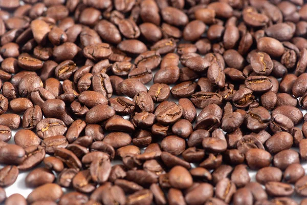 Kaffebönor Vit Bakgrund Doftande Stekta Kaffebönor — Stockfoto