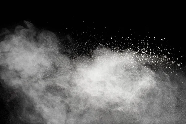 Nube Explosión Polvo Blanco Contra Fondo Negro Salpicaduras Partículas Polvo — Foto de Stock