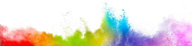 Renkli gökkuşağı holi boyası. Beyaz geniş panorama arka planında izole edilmiş canlı renk pudrası patlaması.