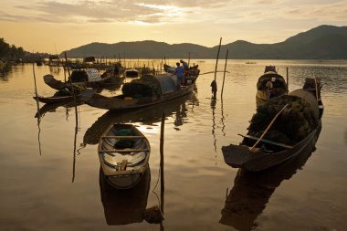 Nehir, deniz, göl gemilerde