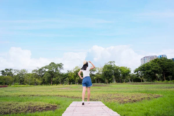 Ázsiai Nők Nyaralnak Bangkok Parkokban — Stock Fotó