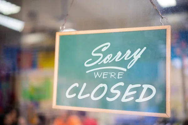Close Blackboard Sign Hanging Shop Door Labeled Sorry Closed — Stock Photo, Image