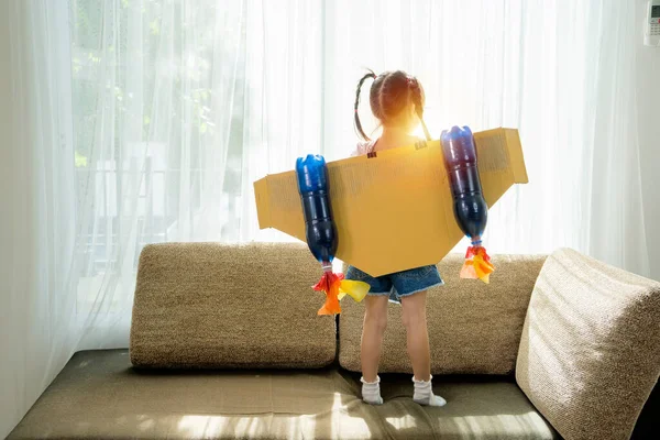 Kind Gibt Sich Als Geschäftsmann Aus Kind Spielt Hause Fantasie — Stockfoto