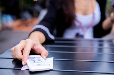 Faturayı kablosuz arama sistemi restoranı ya da çağrı cihazı sisteminde göster