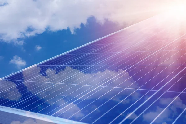 Güneş Paneli Fotovoltaik Alternatif Elektrik Kaynağı Sürdürülebilir Kaynaklar Kavramı — Stok fotoğraf
