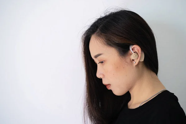 Ázsiai Nők Hallgatja Kezét Egy Hallás Teszt Mutatja Fül Fiatal — Stock Fotó