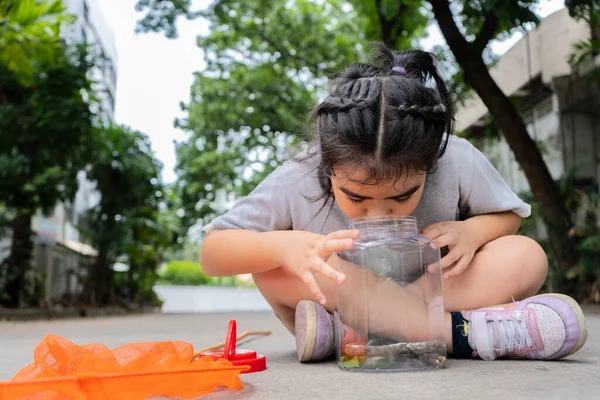 Asian Girl Portrait She Adventuring Wide World Bug Catcher She — Stock Photo, Image