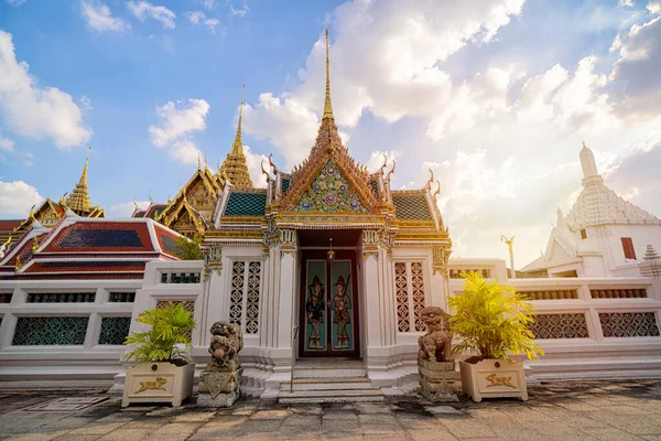 Typisch Thailändische Architektur Blick Auf Das Hauptgebäude Des Wat Phra — Stockfoto