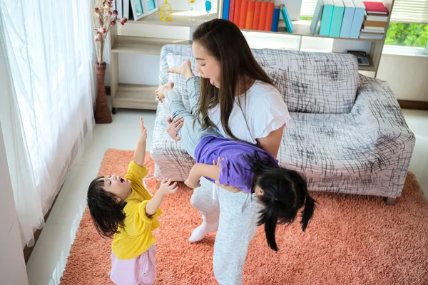 Asian Family Smiling Happy Child Pilot Dreams Traveling Mother Daughter — Stock Photo, Image