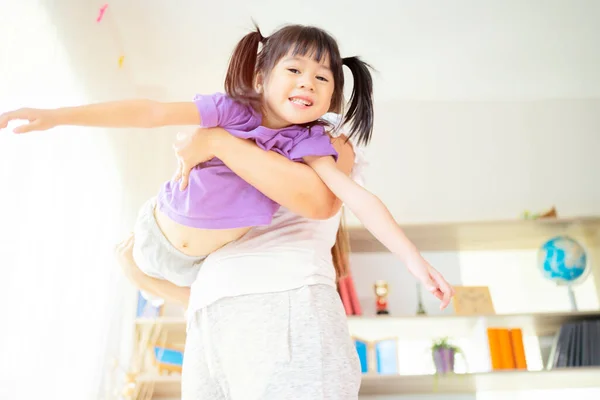 Asian Family Smiling Happy Child Pilot Dreams Traveling Mother Daughter — Stock Photo, Image