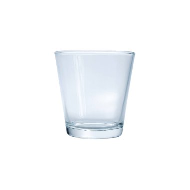 Boş bardak beyaz arkaplanda izole edildi.