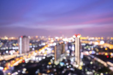 Dünya Çevre Günü konsepti: Bokeh ışığı ve bulanık modern şehir ufuk çizgisi gündoğumu arka planı. Bangkok, Tayland, Asya