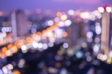 Bulanık, şehir manzaralı Bokeh, gökyüzü treni ve Bangkok 'ta alacakaranlık gökyüzü