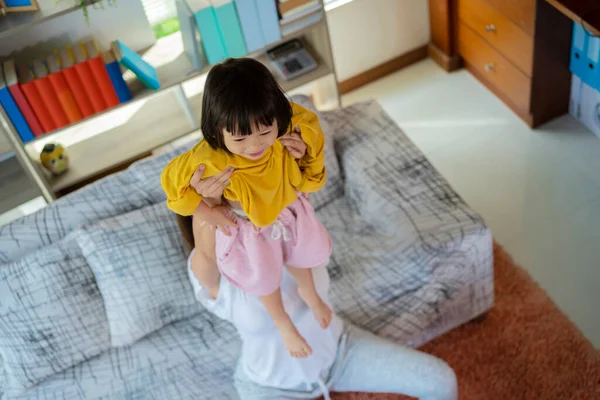 Mother Held Child High Child Very Happy Smile Blooming Face — Stock Photo, Image